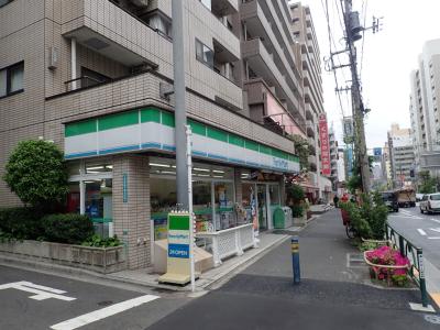 グレース板橋 コンビ二：ファミリーマート上池袋店　500m